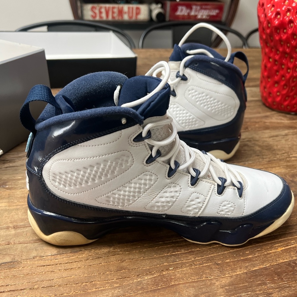 Air Jordan 9 retro. Size 10 M